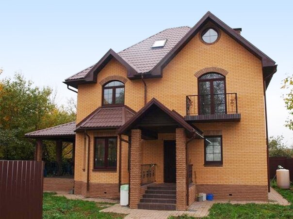 Дом из кирпича с мансардой в Красноярске